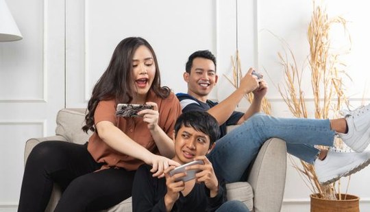 game apk 2025 8Day